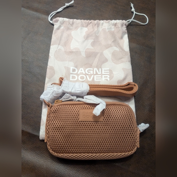 NWT Dagne Dover Mara Air Mesh Phone Sling in Warm Dust - Picture 7 of 9